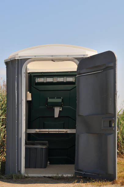 Porta potty delivery and setup in Fairport Harbor, OH